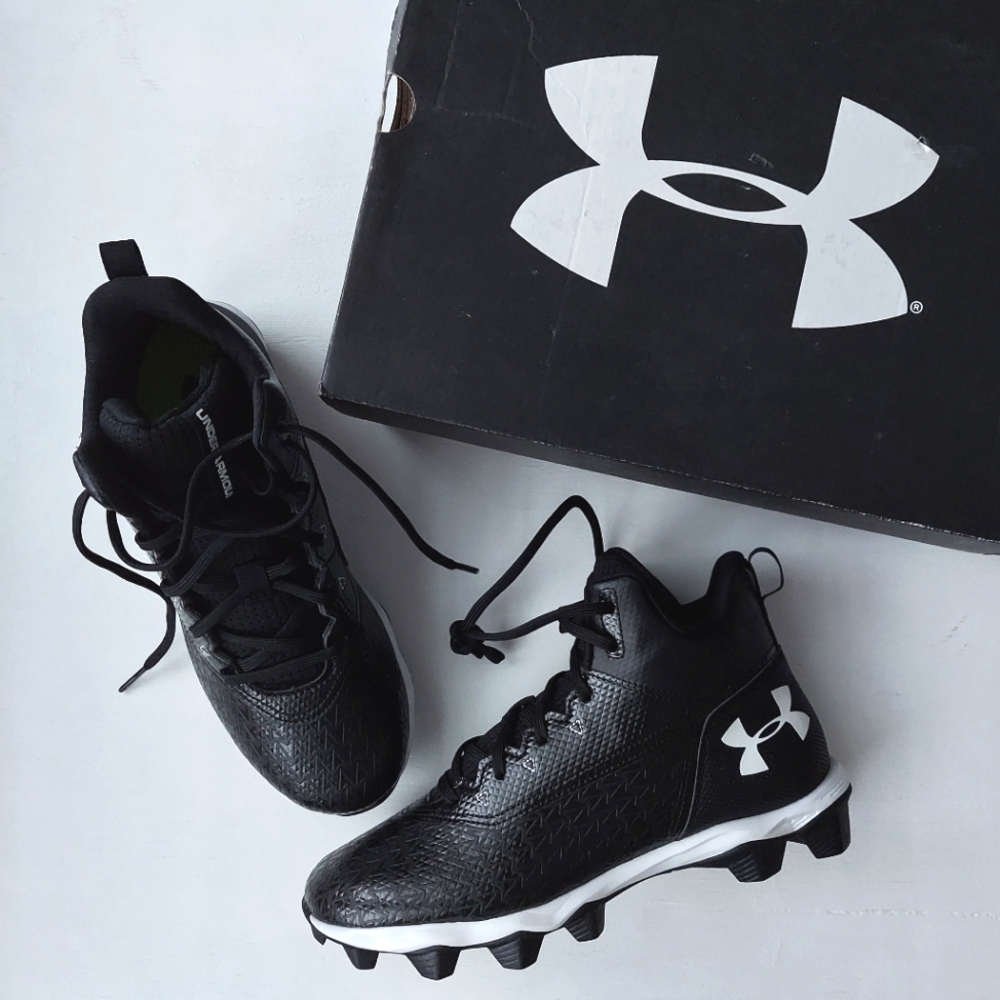 Under Armour Football Cleats Size 6.5 Wide NWB